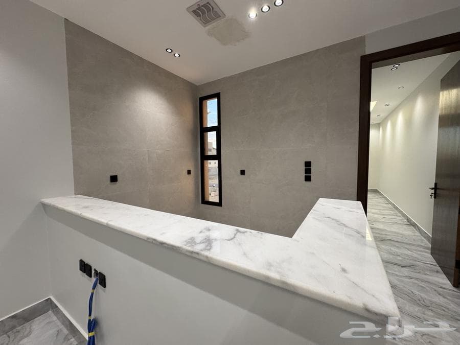 فيلا 9 غرف في ولي العهد 11