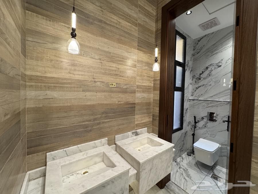 فيلا 9 غرف في ولي العهد 3