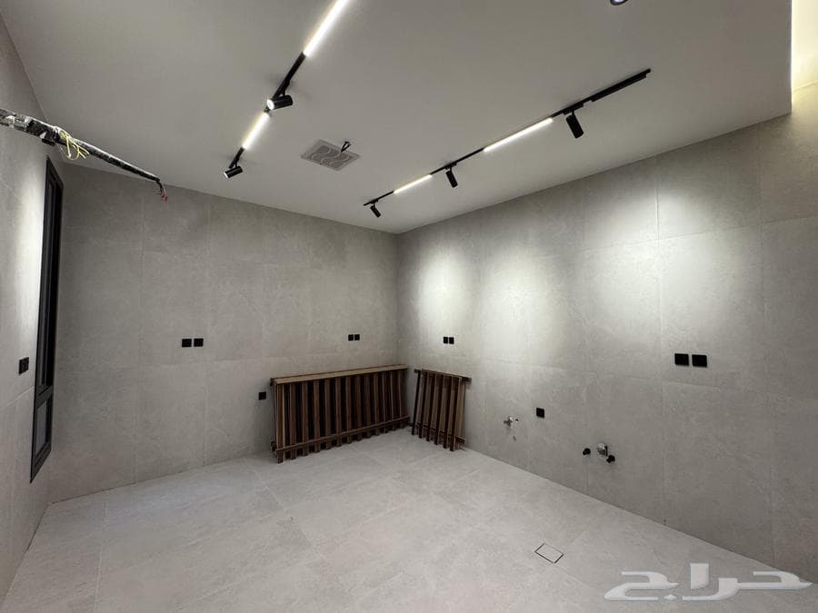 فيلا 9 غرف في ولي العهد 5