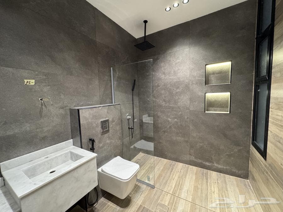 فيلا 9 غرف في ولي العهد 6