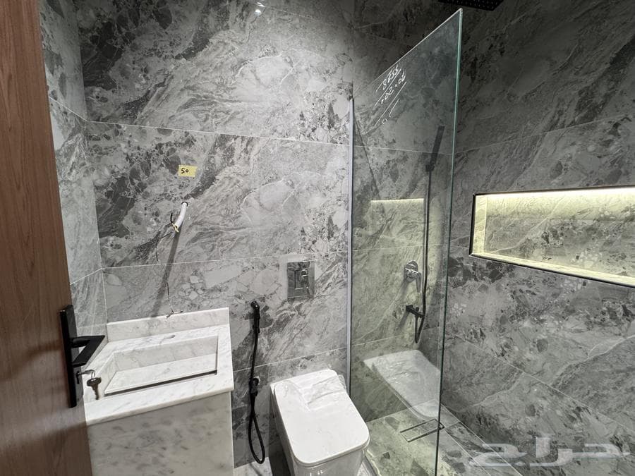 فيلا 9 غرف في ولي العهد 9