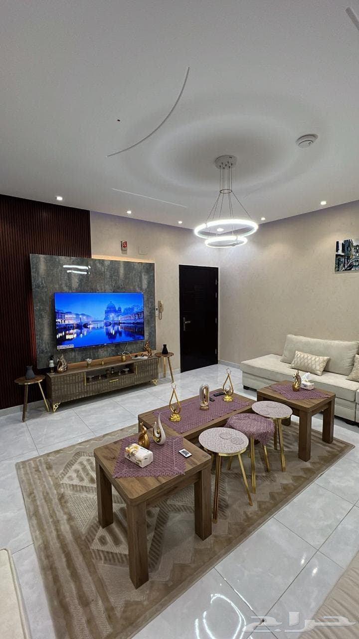 شقة  في الجمعة 13