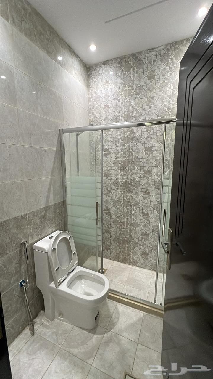 شقة  في الجمعة 24