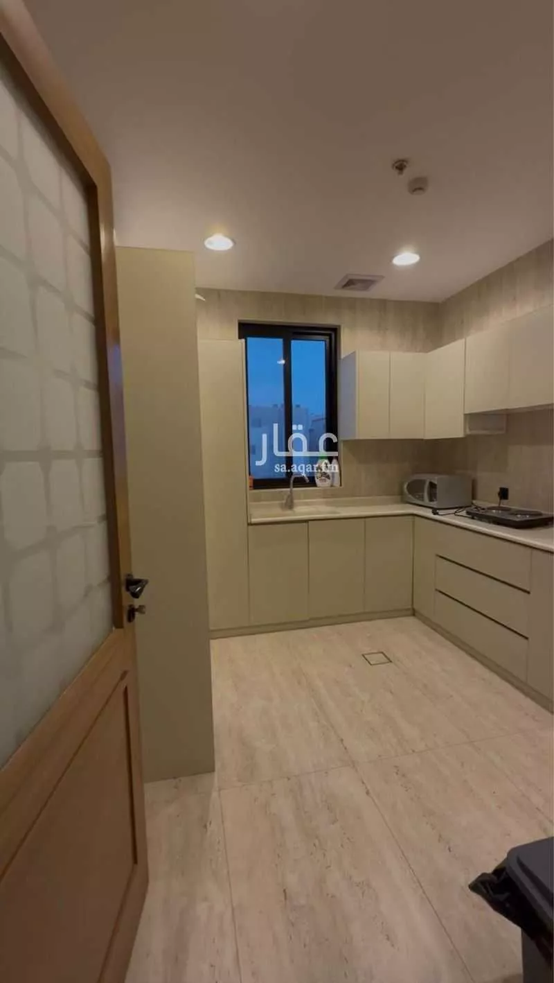 شقة 2 غرف في الحمرا 8