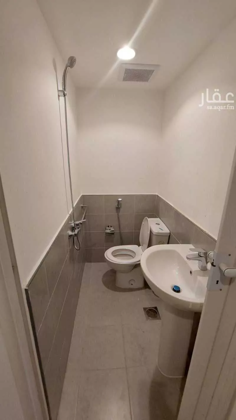 6 bedroom apartment in Al Hamdaniyah 24