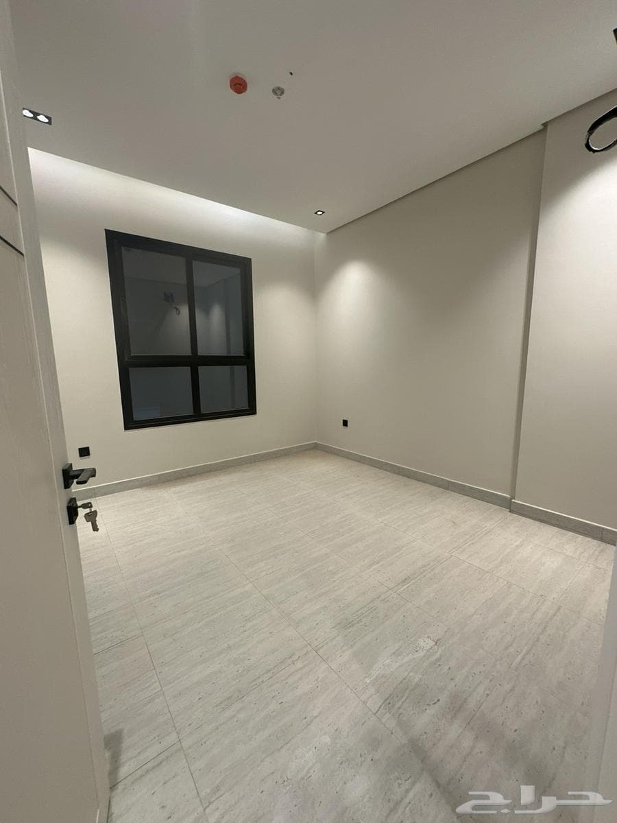 شقة 3 غرف في البحر 10