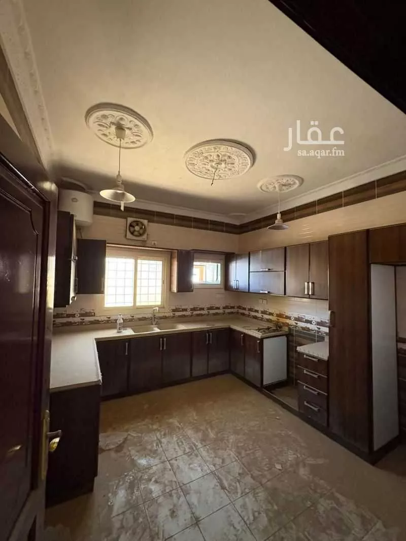 شقة 5 غرف في الدفاع 4