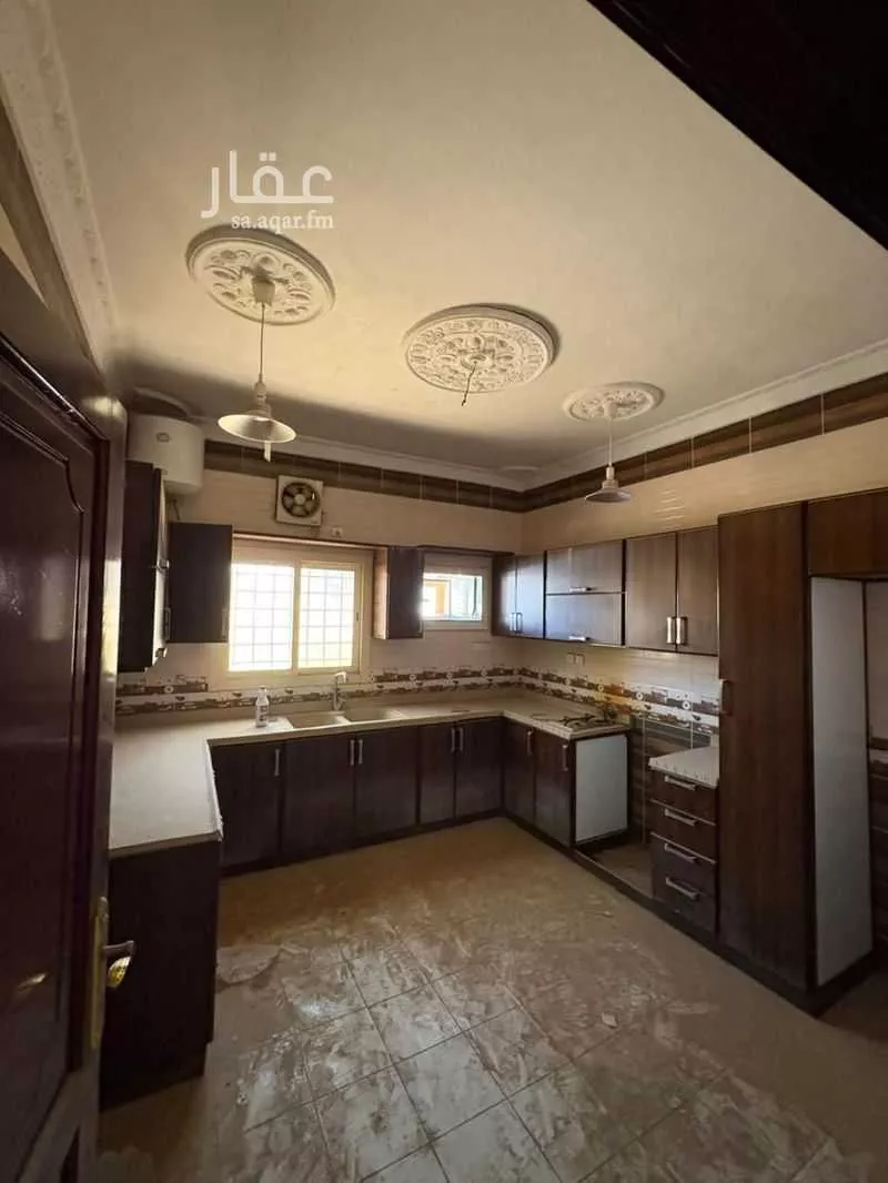 شقة 5 غرف في الدفاع 8