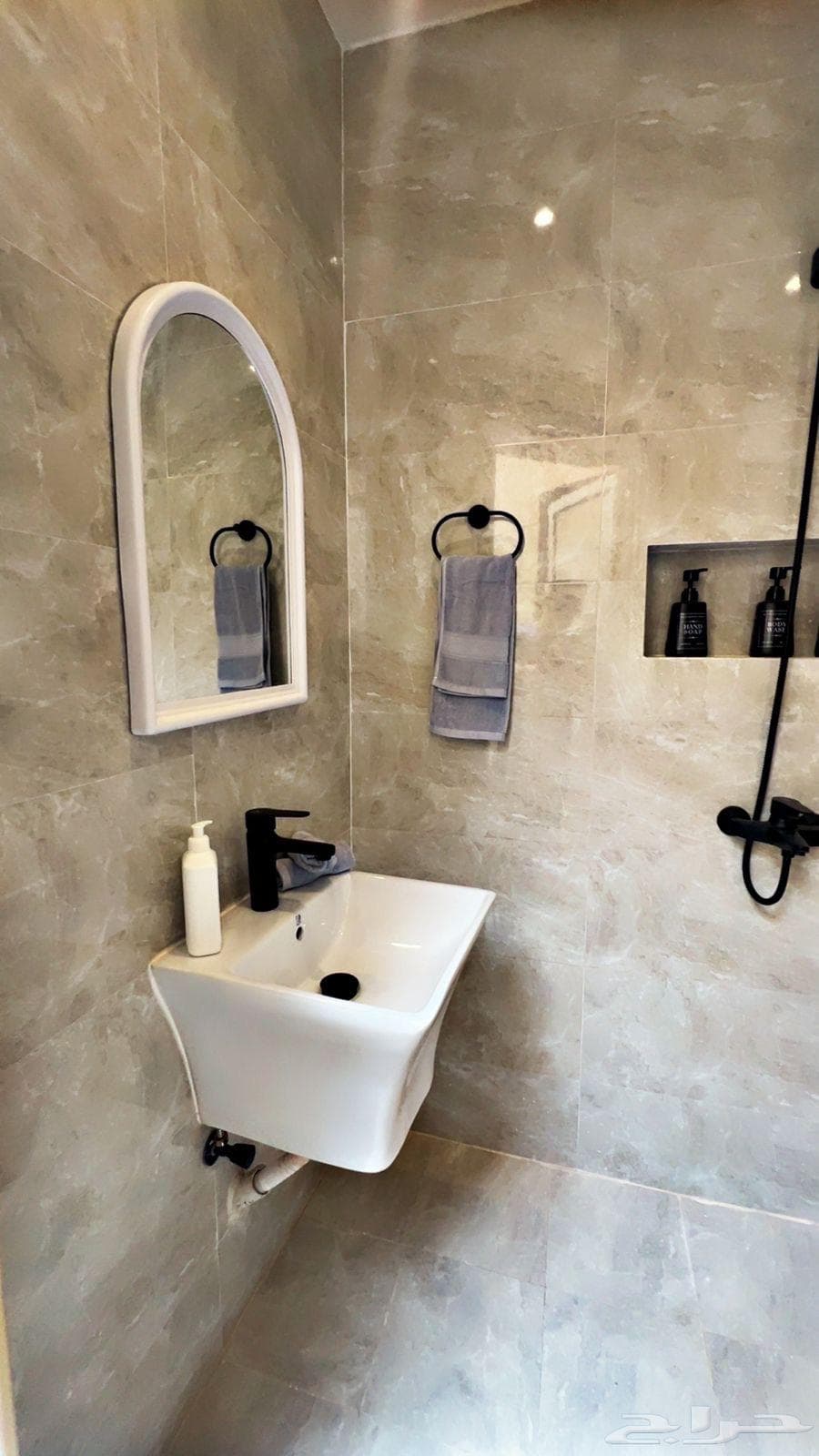 فيلا 3 غرف في البيان 8