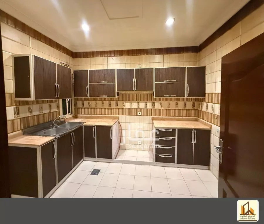 شقة 4 غرف في الشاطئ 10