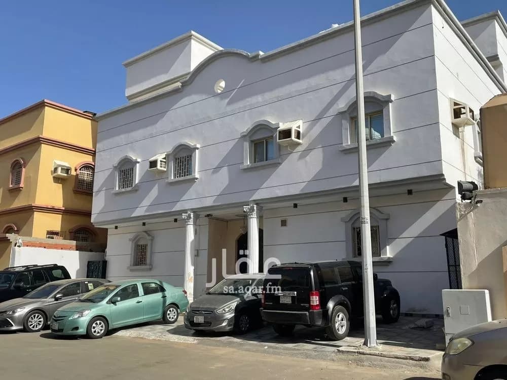 5 bedroom villa in Al Hamdaniyah 25