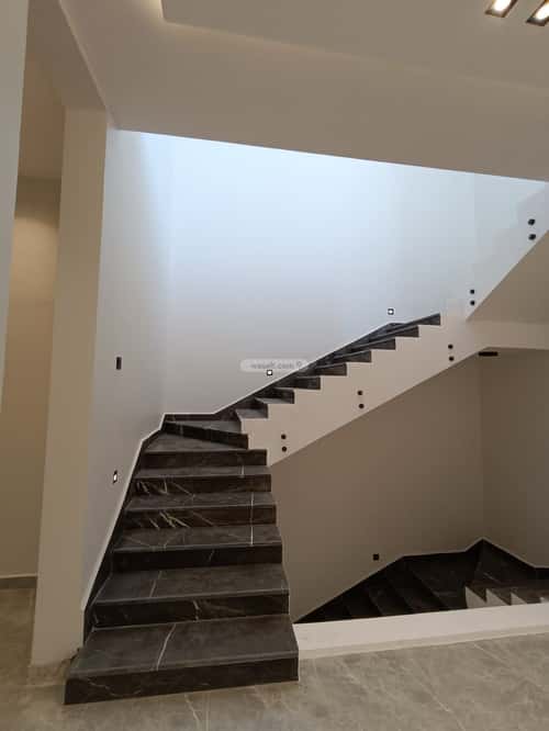 فيلا 5 غرف في الملك فيصل 16