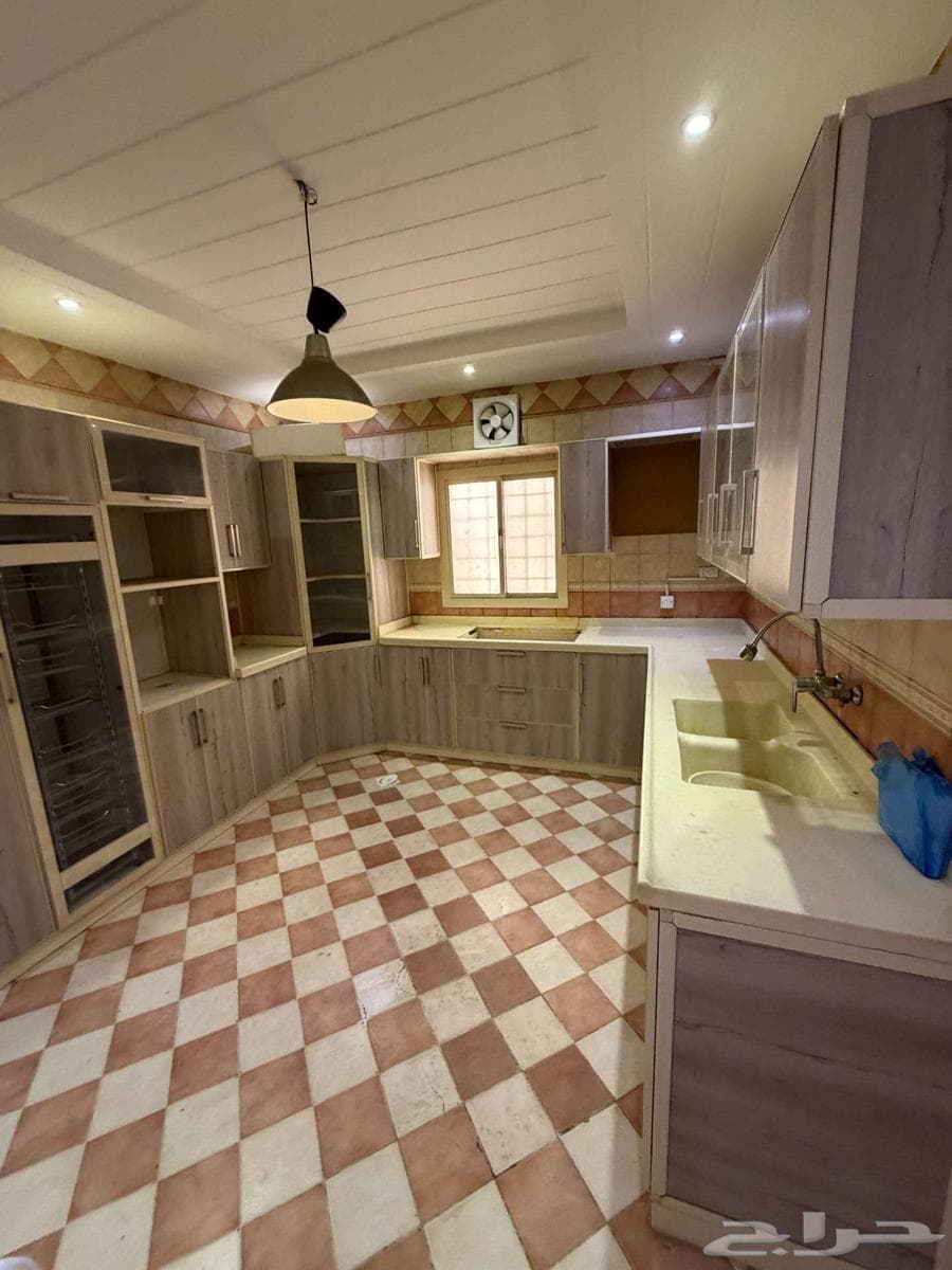 6 bedroom apartment in Al Marwa 9