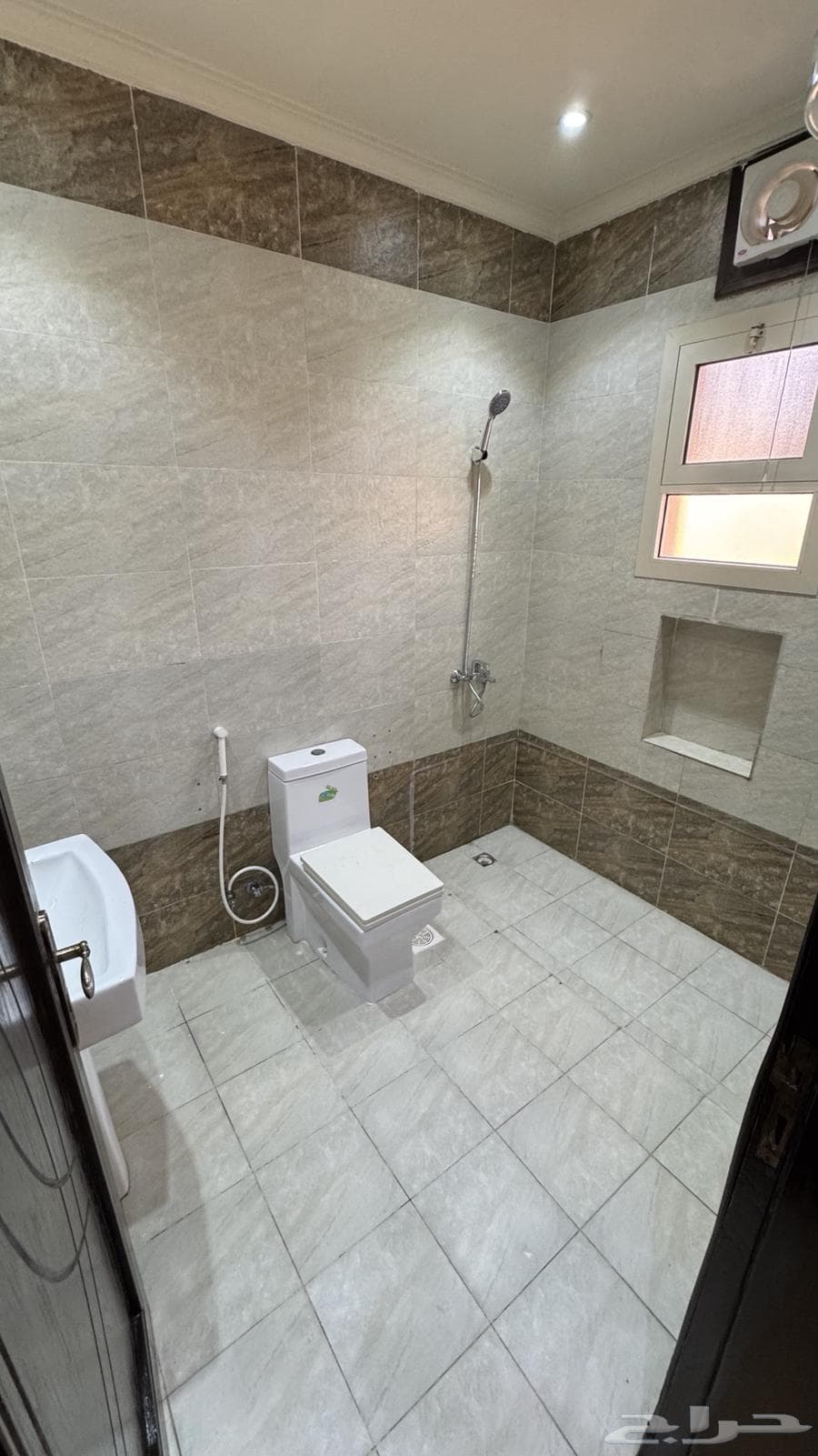 شقة 5 غرف في مشرفة 12