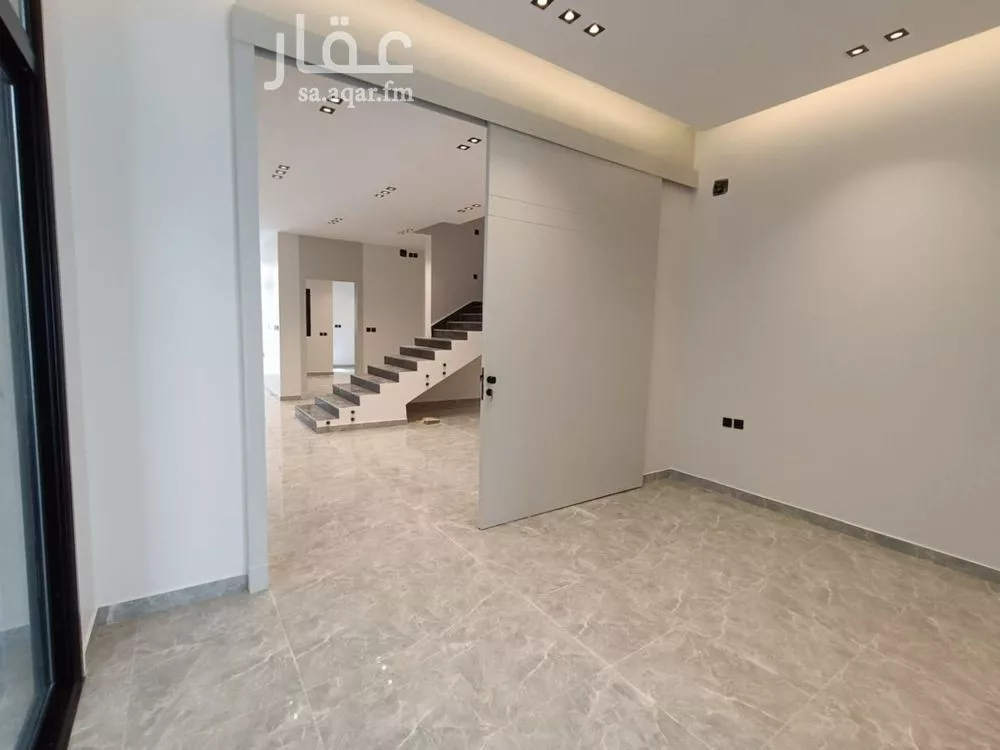 فيلا 5 غرف في الملك فيصل 19