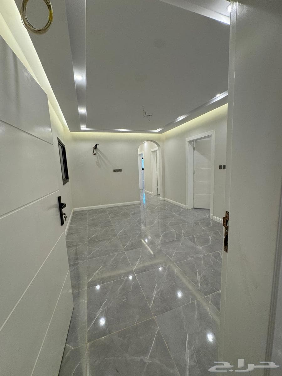 شقة 5 غرف في ولي العهد 6