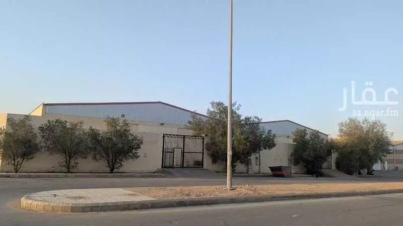 مستودع 1821 م² في السلي 6