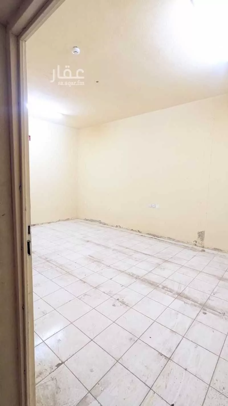 مستودع 1821 م² في السلي 7