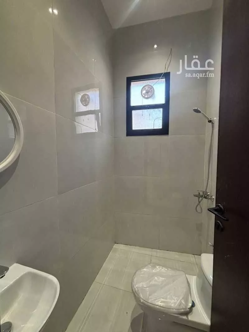 949 sqm building in Al Rimal 3