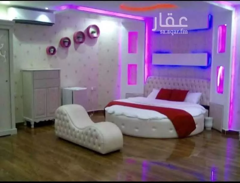 899 sqm building in Al Khaleej 2