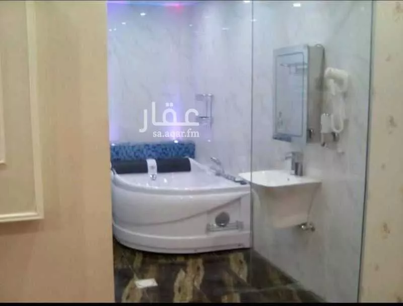 899 sqm building in Al Khaleej 5