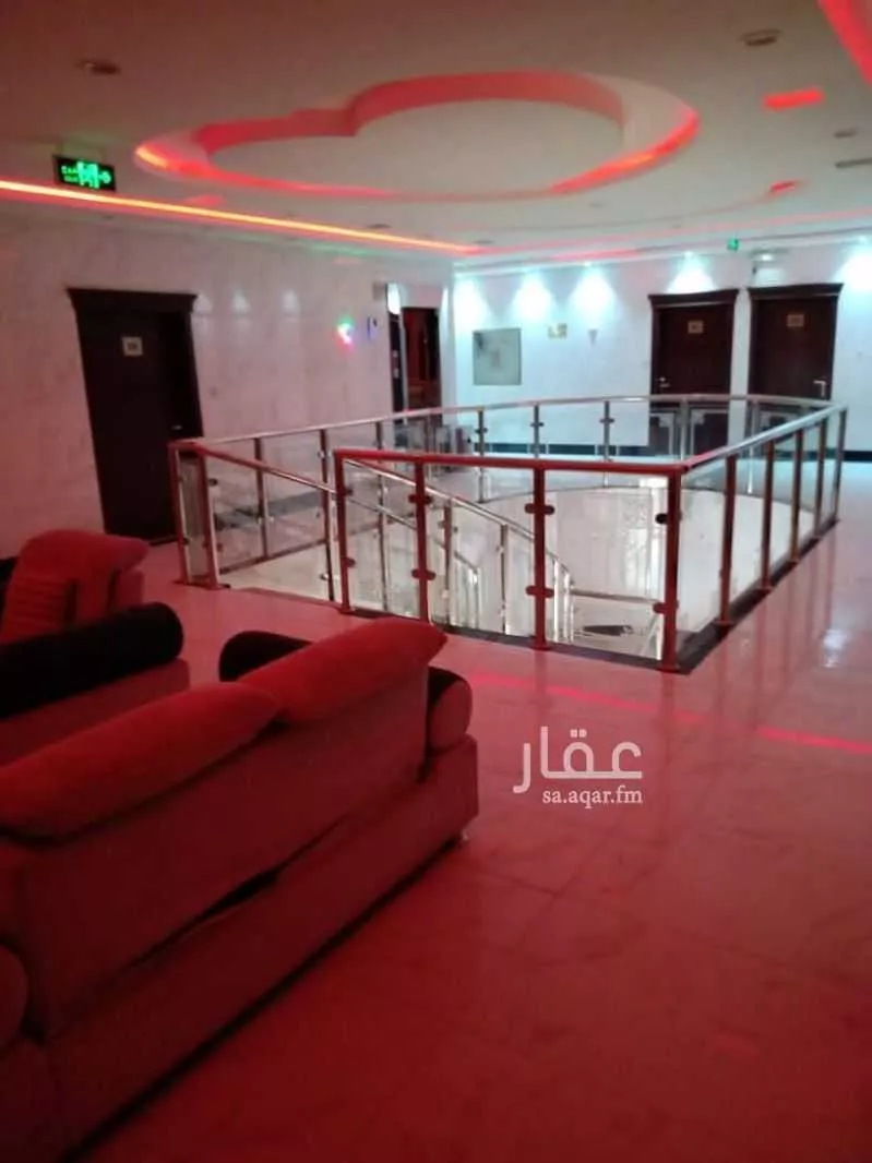 899 sqm building in Al Khaleej 7