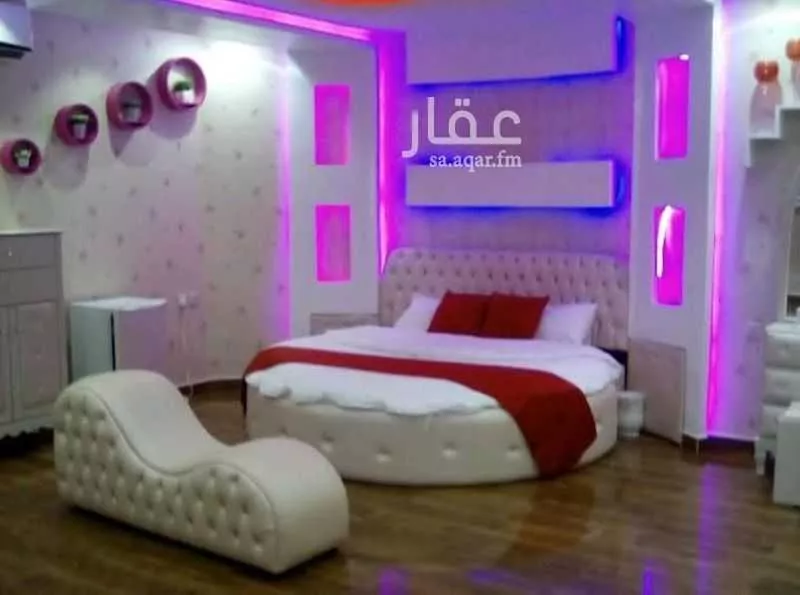 899 sqm building in Al Khaleej 8