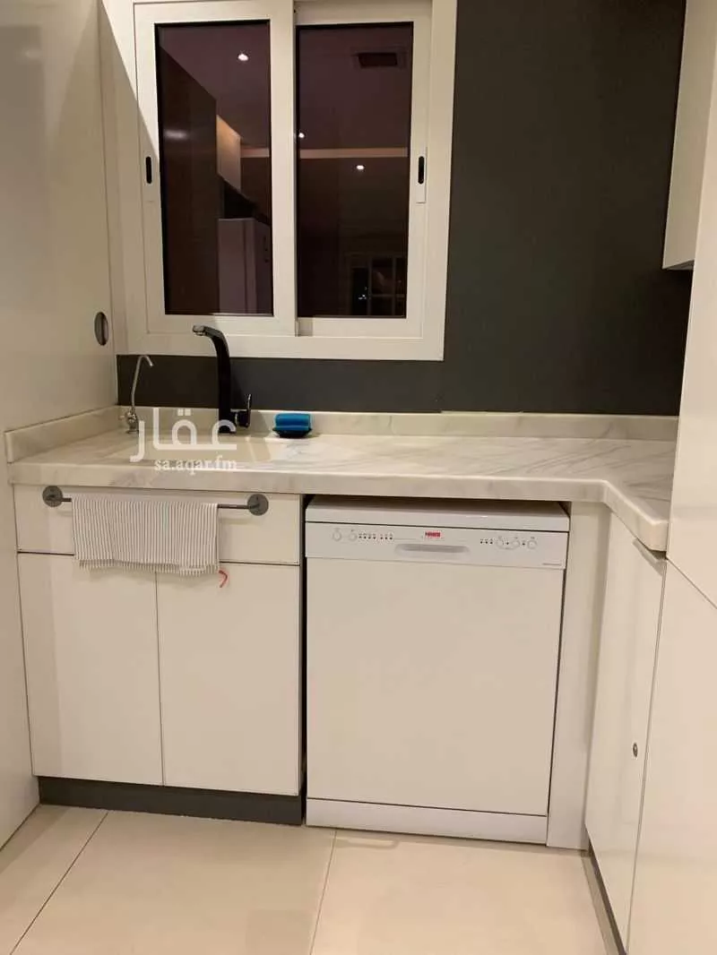 شقة 5 غرف في الملقا 6