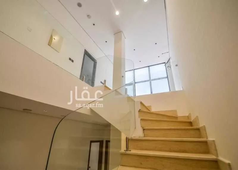 فيلا 5 غرف في الشراع 3