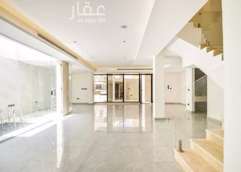 فيلا 5 غرف في الشراع 4