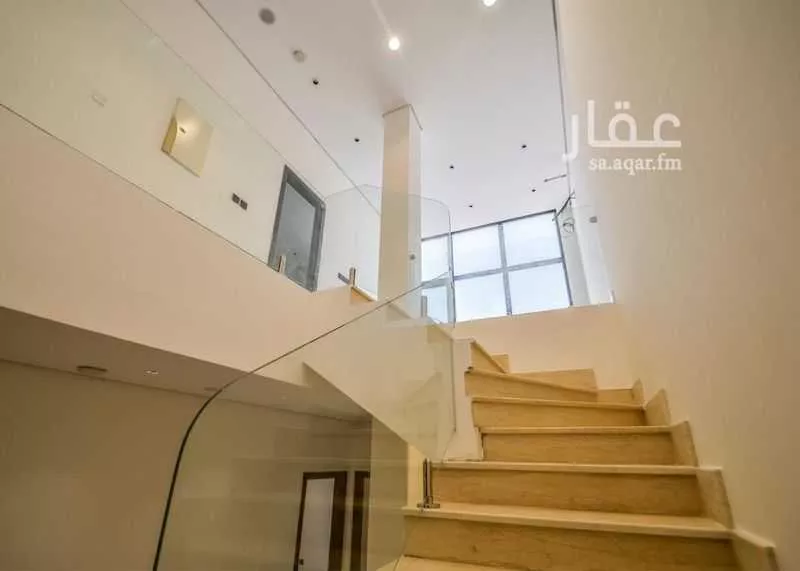 فيلا 5 غرف في الشراع 9