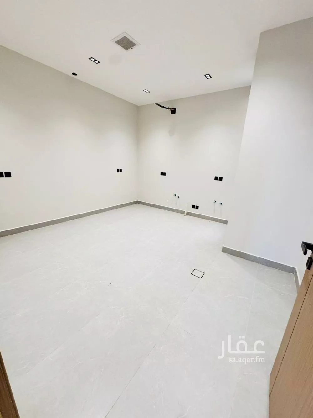 4 bedroom floor in King Faisal 1