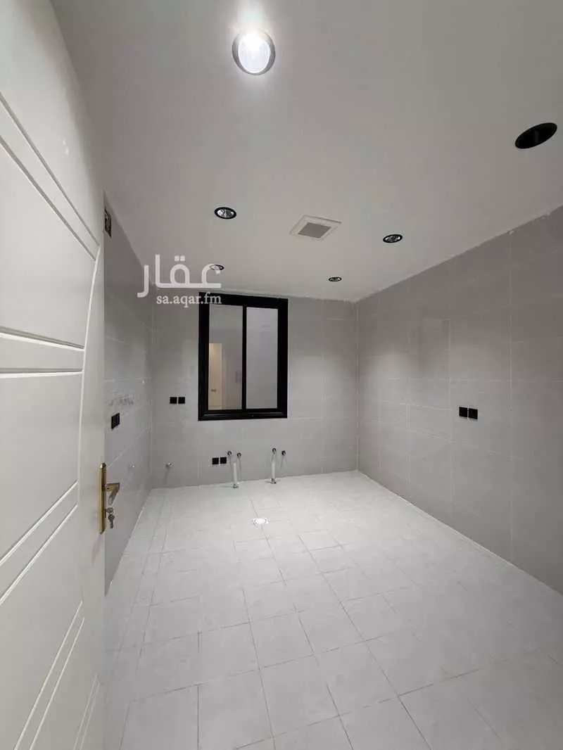 4 bedroom floor in Al Janadriyah 2