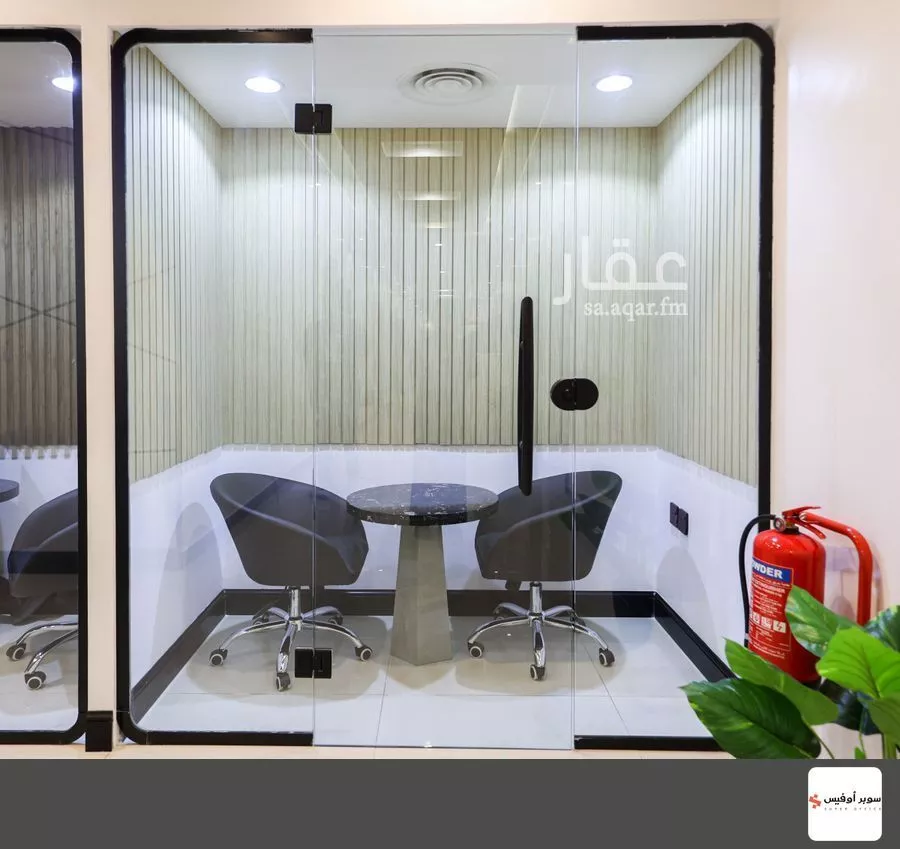 مكتب 884 م² في العارض 4