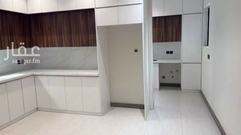 فيلا 5 غرف في السيف 14