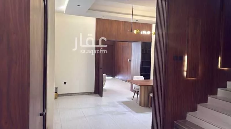 فيلا 5 غرف في السيف 10