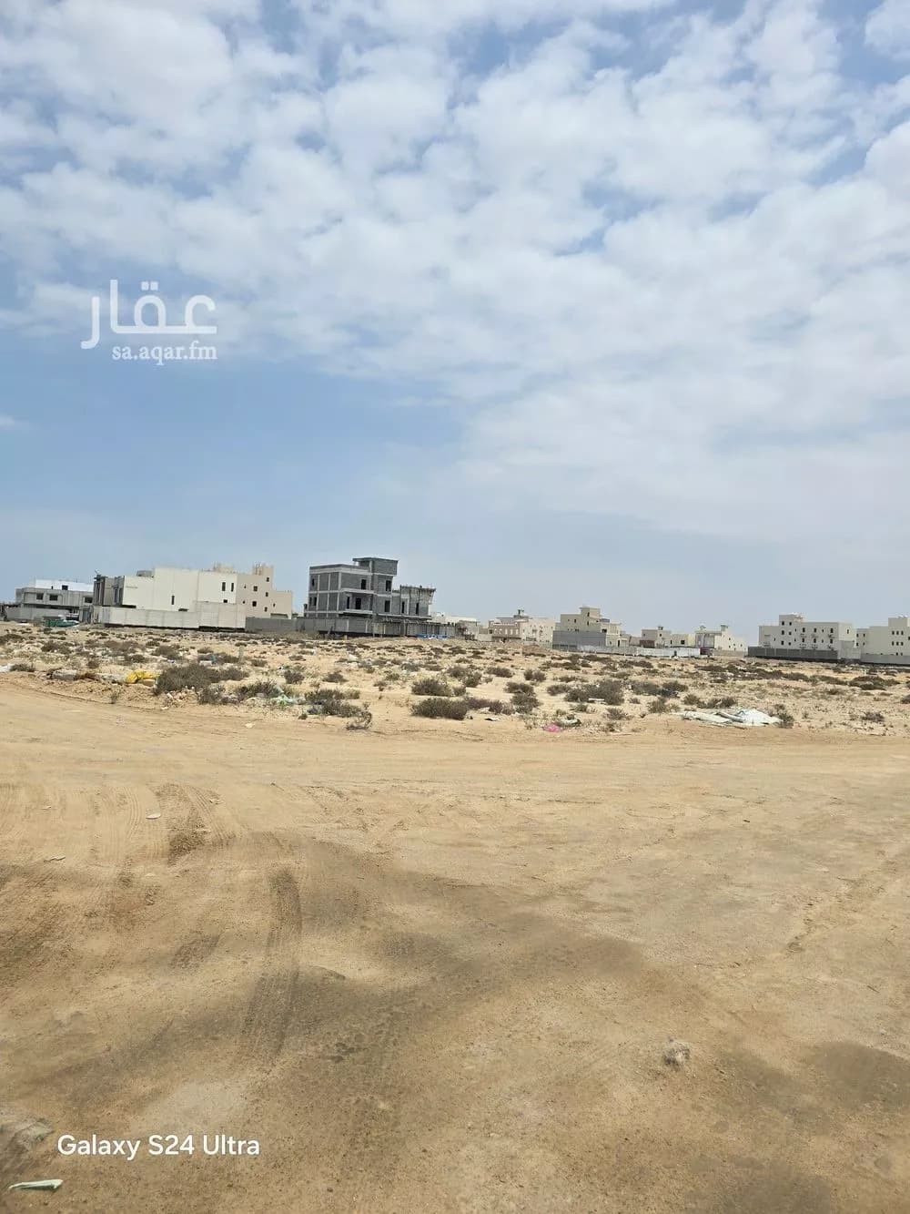 أرض 895 م² في الزمرد 3