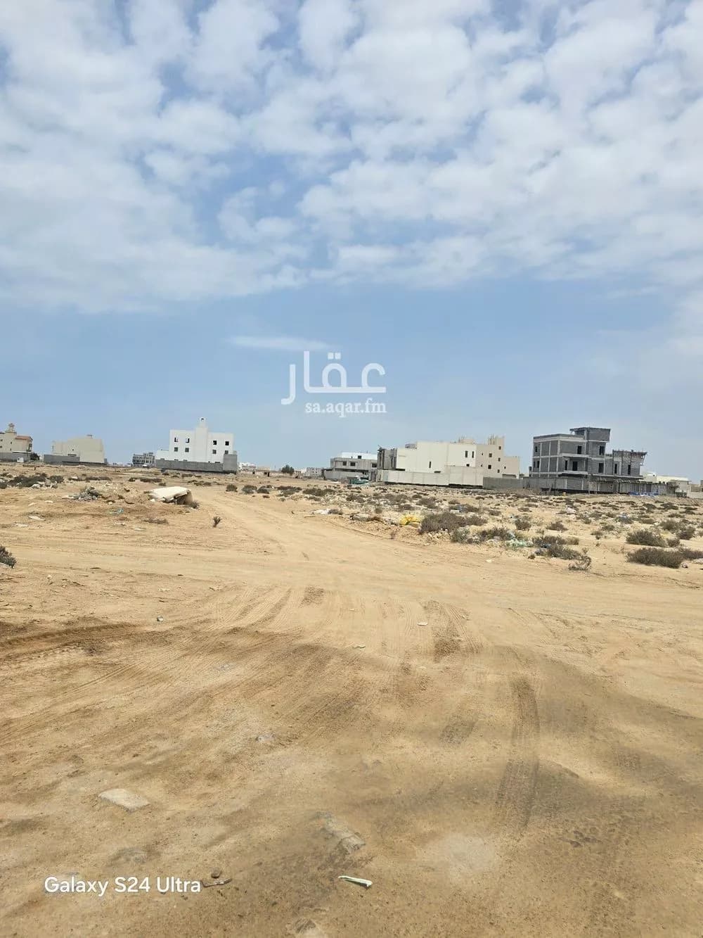 أرض 895 م² في الزمرد 4