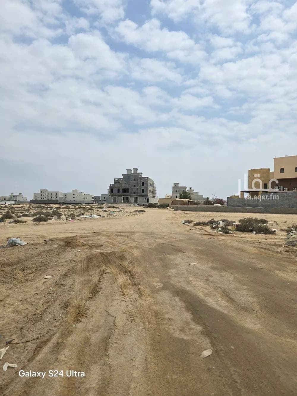 أرض 895 م² في الزمرد 5