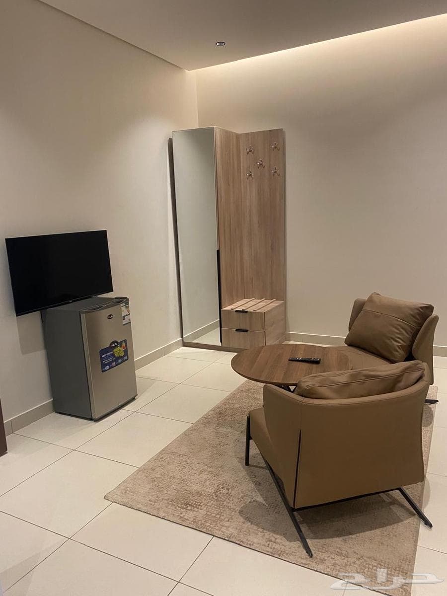 شقة 1 غرف في العارض 5