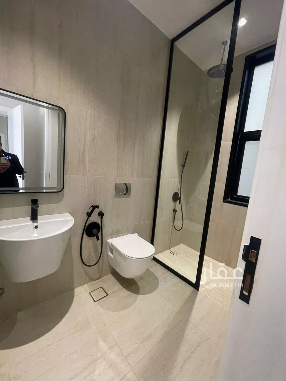 شقة 3 غرف في الرمال 10