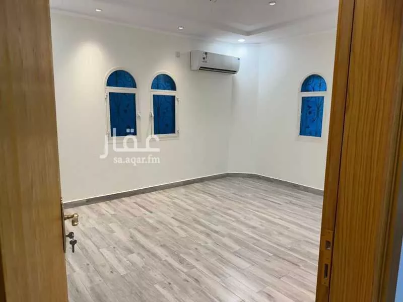 3 bedroom floor in Al Rabwa 8