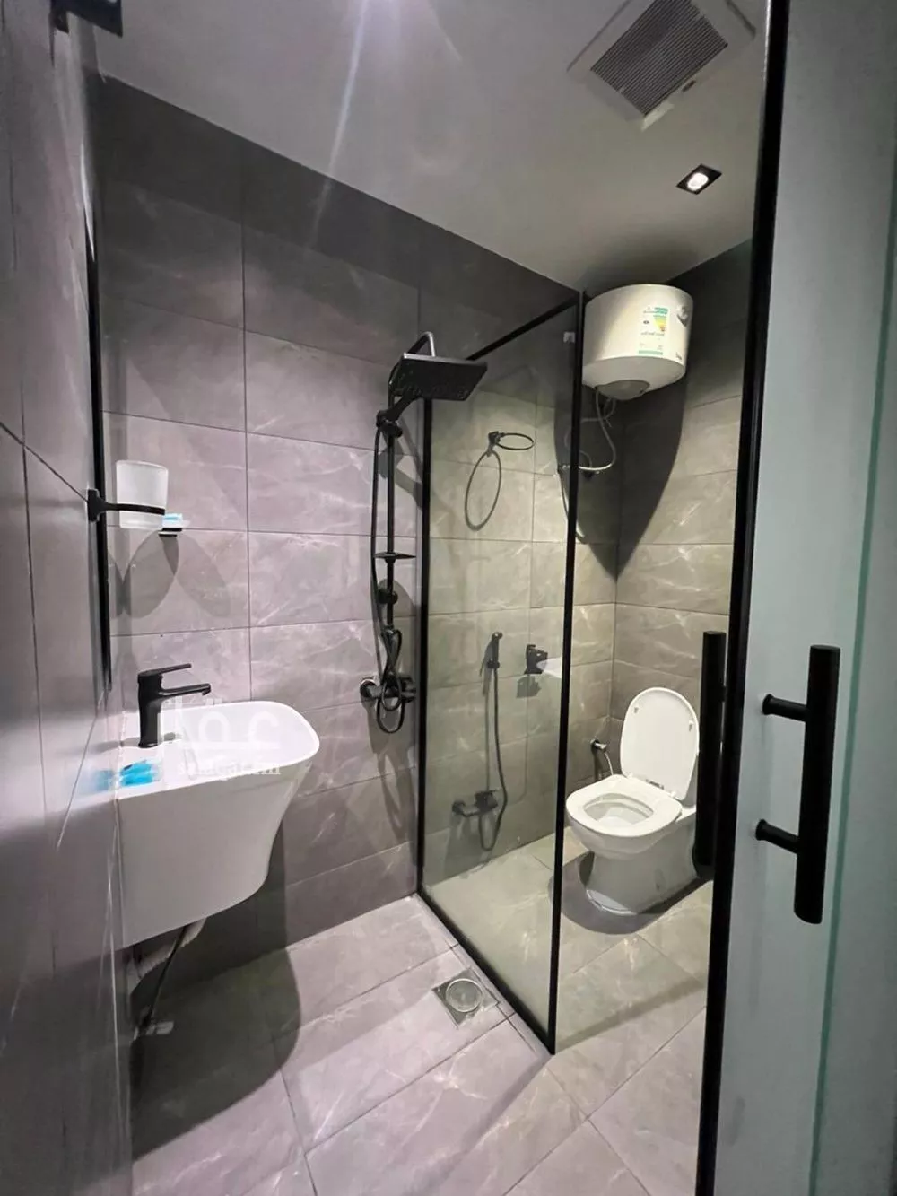 شقة 1 غرف في النخيل 5