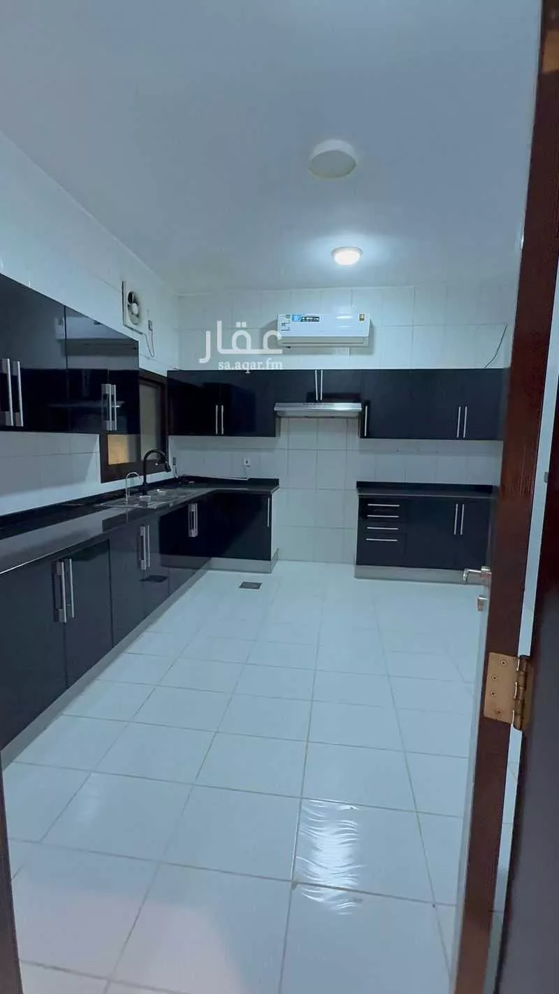 شقة 4 غرف في العزيزية 3