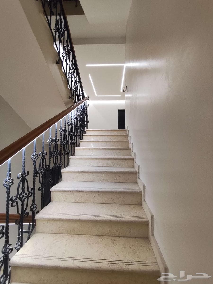 فيلا  في العوالي 17