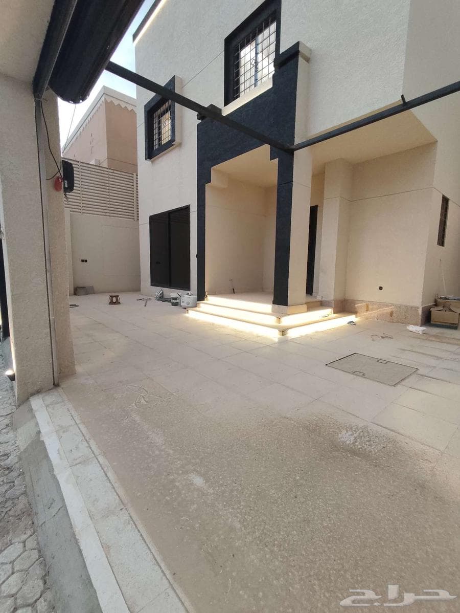 فيلا  في العوالي 10