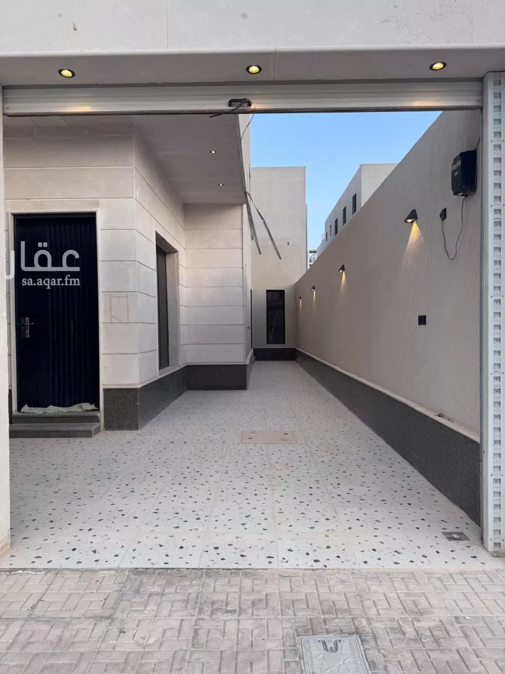 5 bedroom villa in Al Janadriyah 8