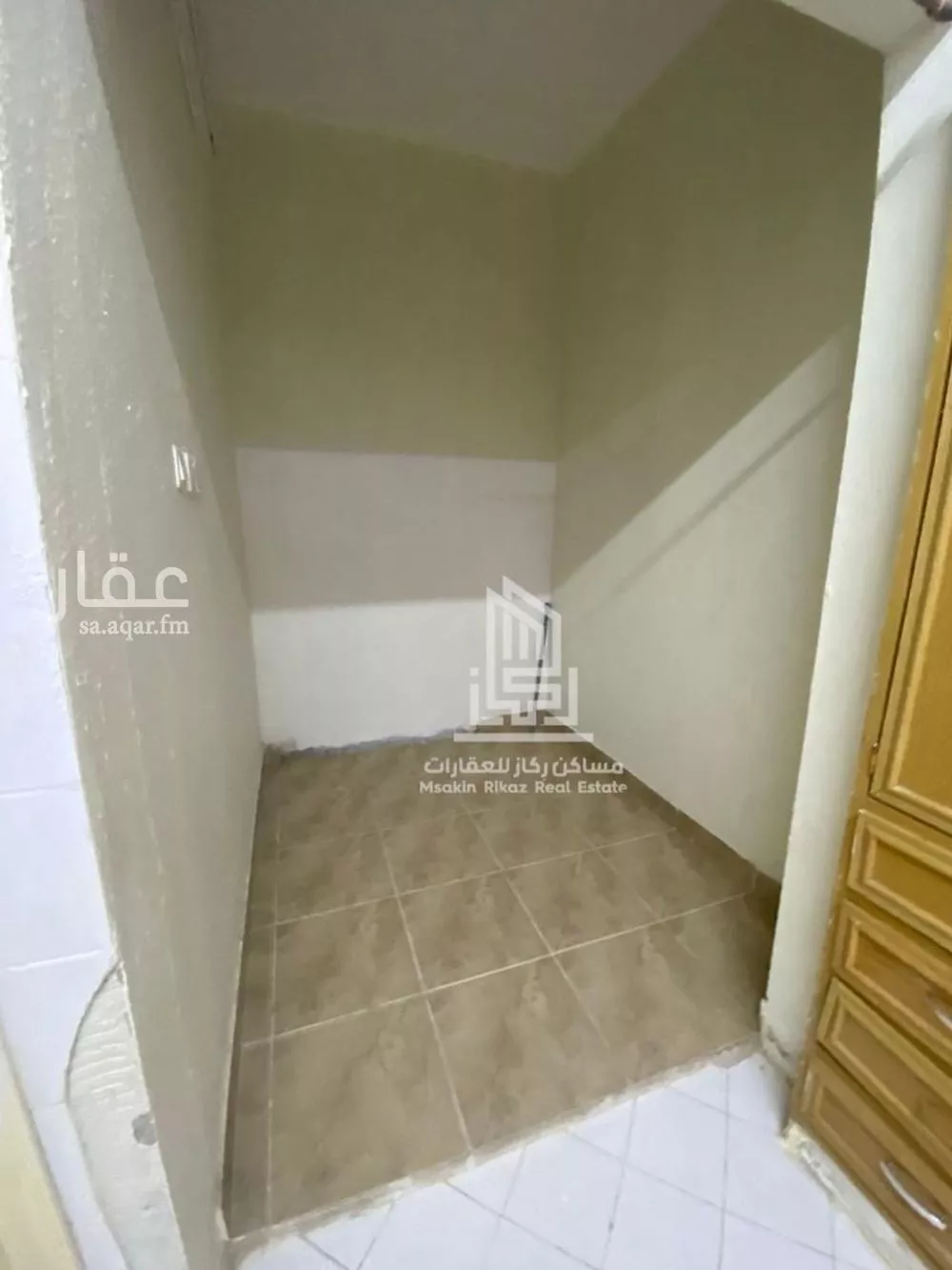 شقة 4 غرف في الروابي 10