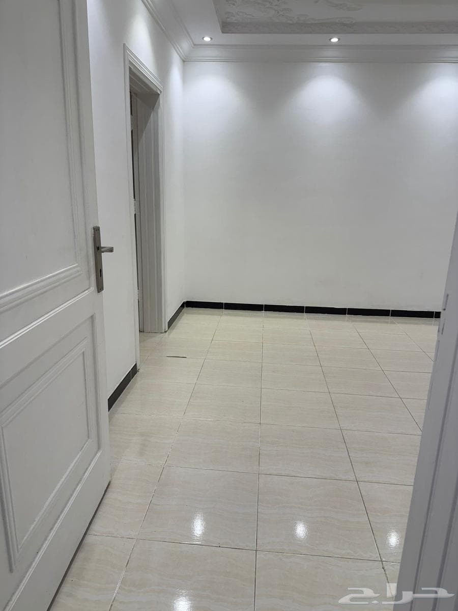 شقة 4 غرف في الريان 5