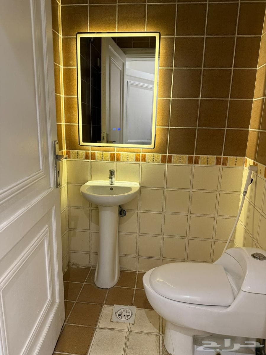 شقة 4 غرف في الريان 8